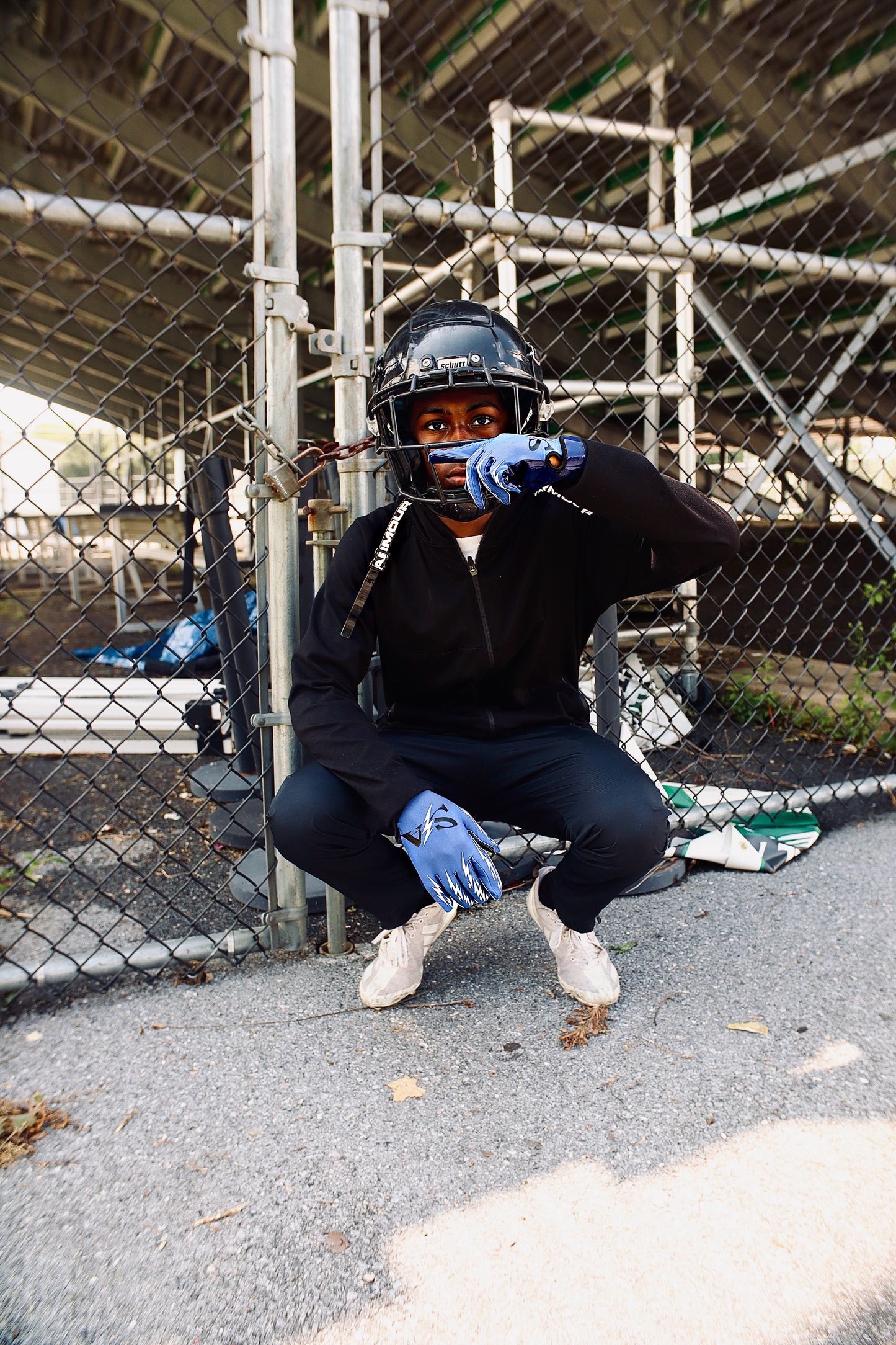 SHOWTIME AFFECT “BLUE LIGHTNING” WIDE RECEIVER GLOVES