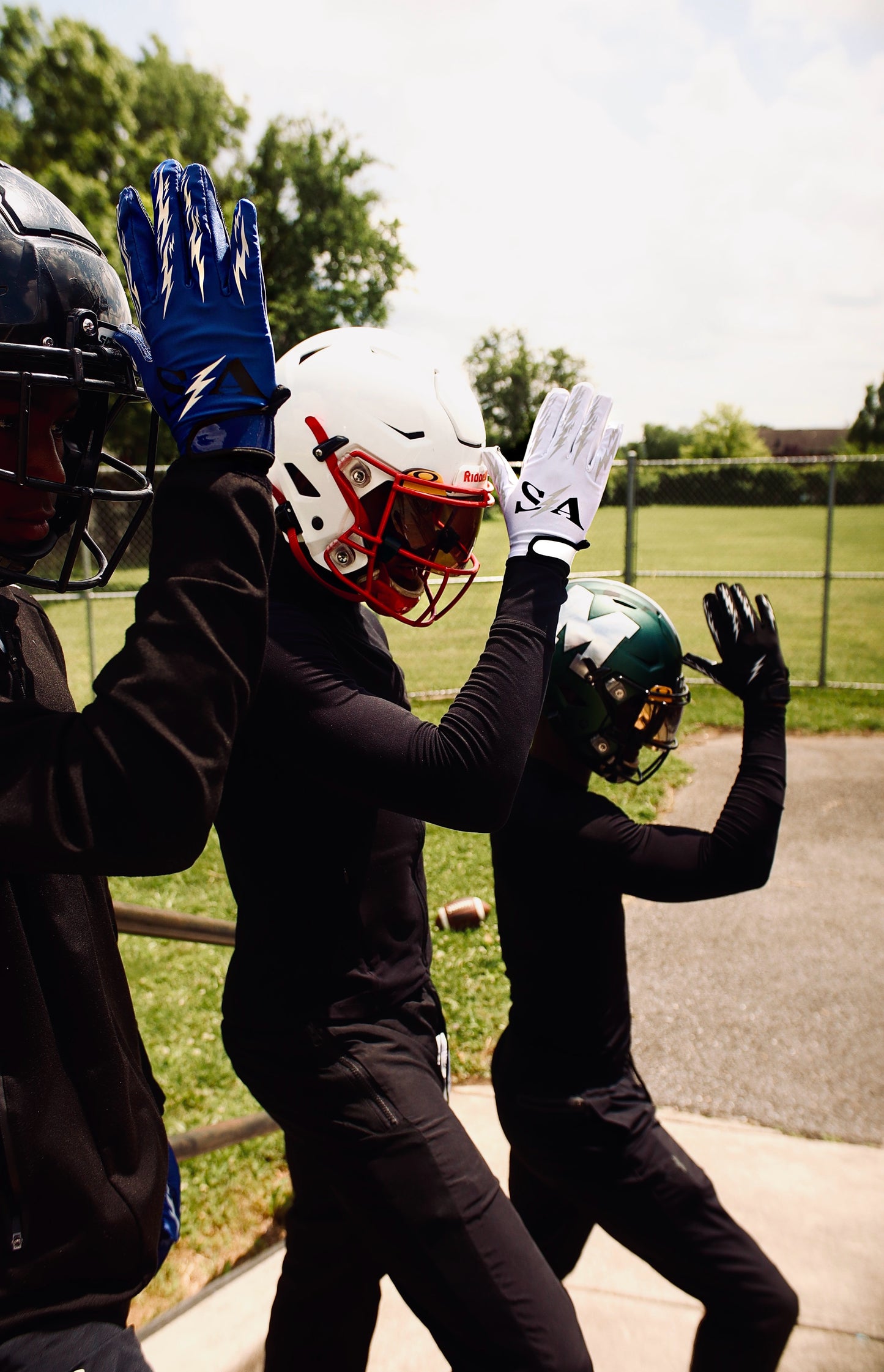 SHOWTIME AFFECT “BLUE LIGHTNING” WIDE RECEIVER GLOVES